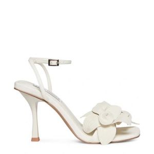 steve madden amani white flower heels, size 8